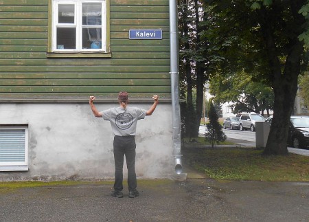 Helvetin Tallinnan tunarit eivät osaa kirjoittaa edes nimiä oikein.